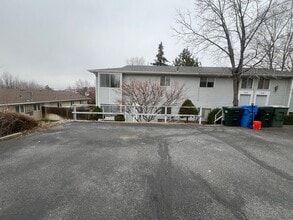 Building Photo - 1426-1426 E Poplar St