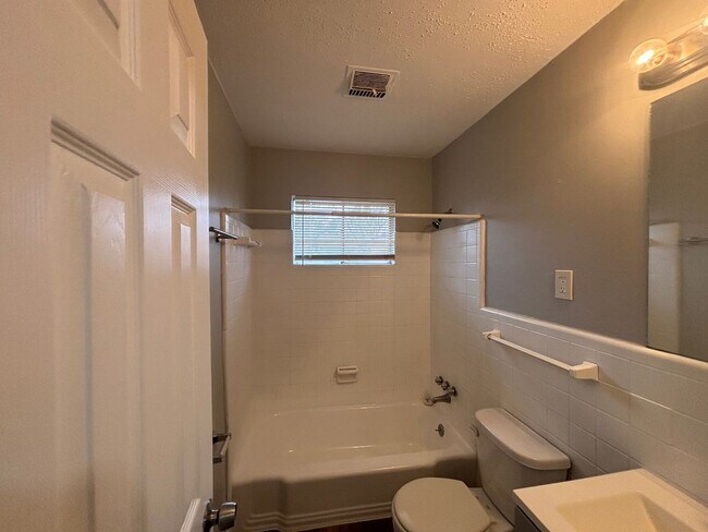 Building Photo - 2370 Hillside Ave