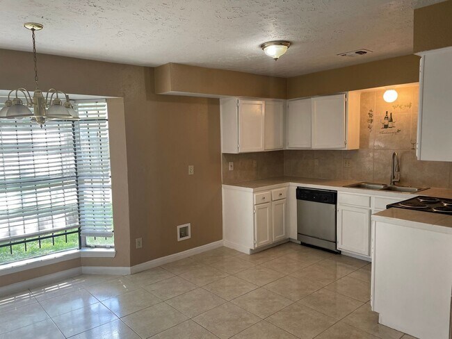 Building Photo - 13411 Boonway Dr