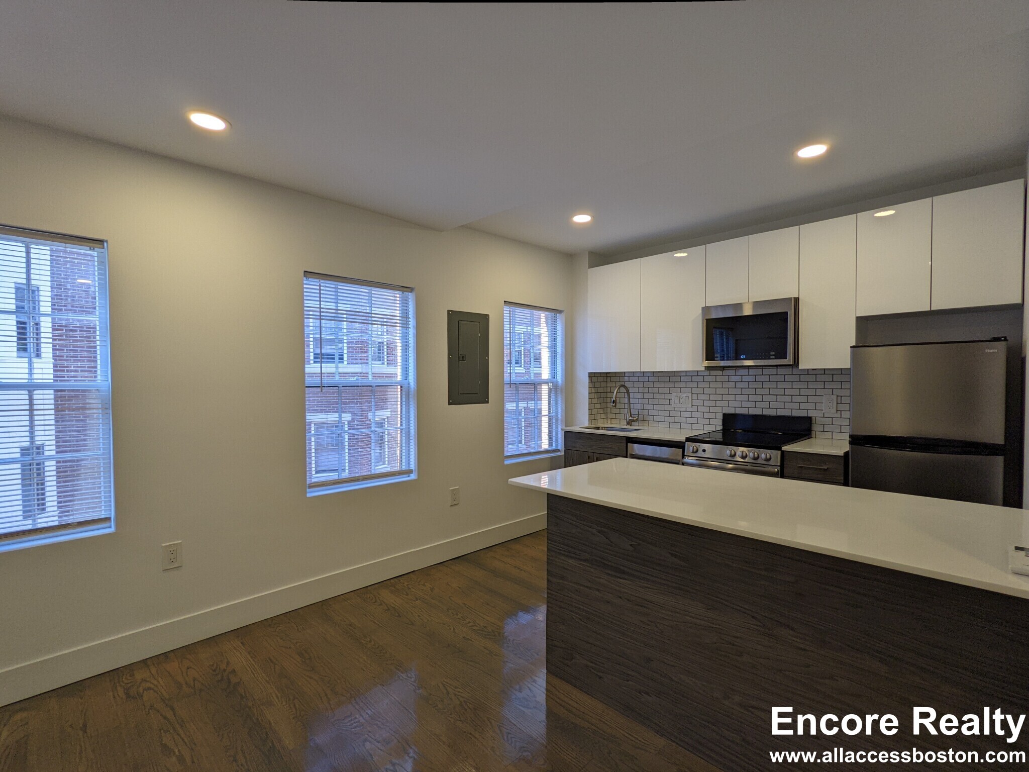 Building Photo - 61 Joy St