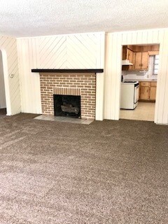 Living Room - 1040 S Kentwood Ave