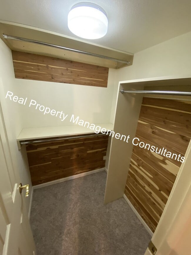 Building Photo - Custom Home in Liberty with 3rd Non-conforming Bedroom