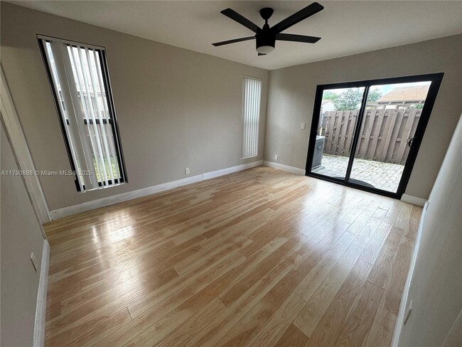 Building Photo - 8115 SW 21st Ct