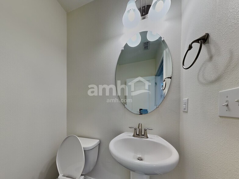 Building Photo - 11205 Delicate Rose Ct