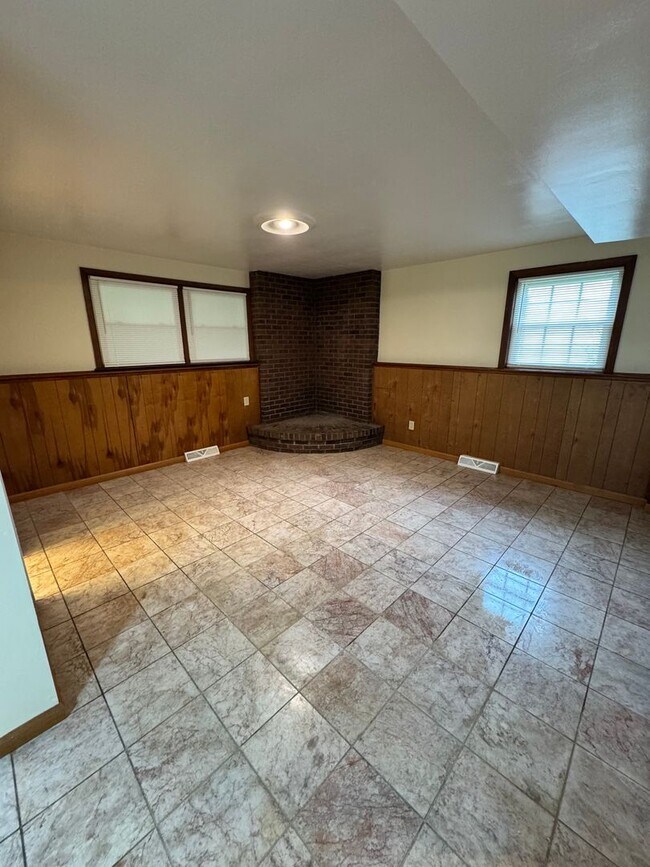 Building Photo - 5001 Sampson Dr