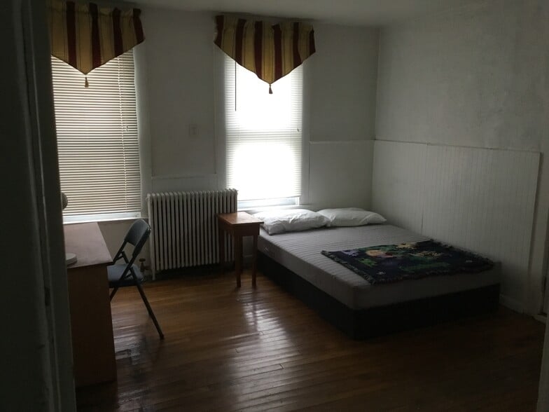 Building Photo - 1031 Downer Ave