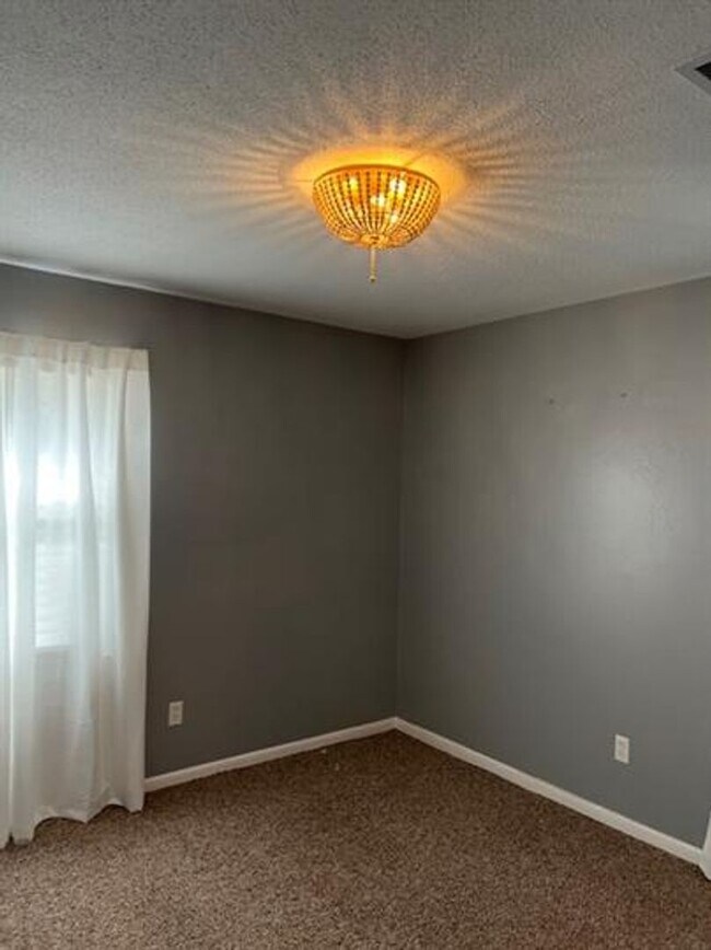 Building Photo - Renovated Brick Ranch Home