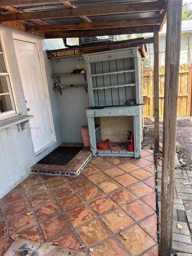 Building Photo - 729 NE 2nd Ct