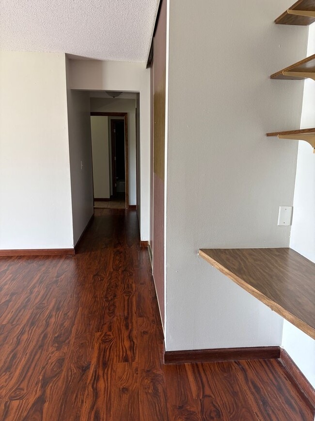 Building Photo - Spacious 2-Bedroom/1.5 Bathroom Condo
