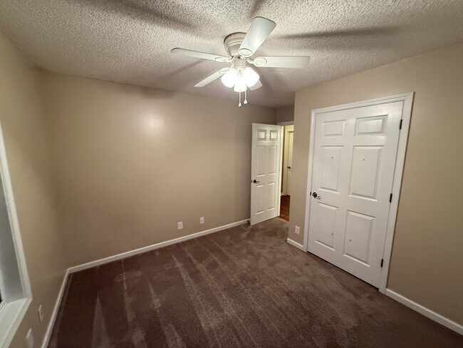 Building Photo - 1512 Barrywood Cir W