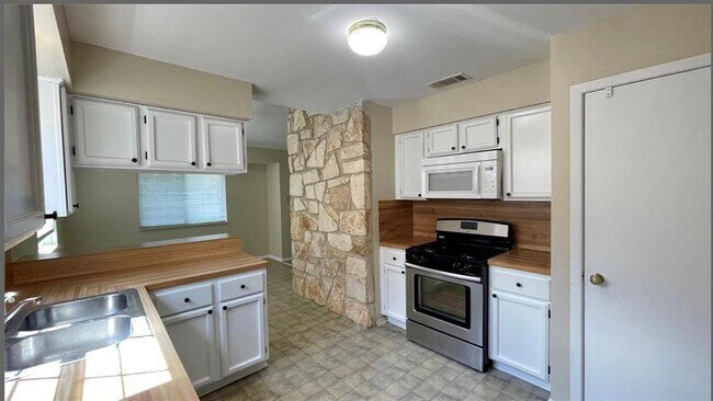 Building Photo - 509 Riverwood Dr