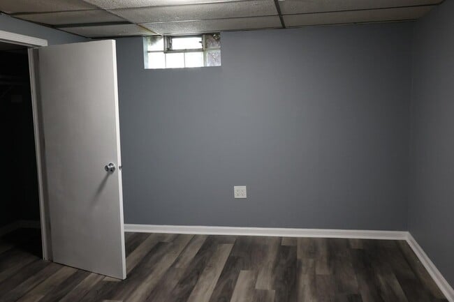 Building Photo - 431 Vine St