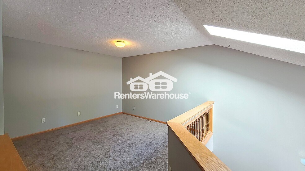 Building Photo - 725 Evergreen Cir