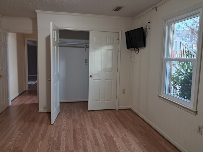 Building Photo - 114 Tomahawk Dr