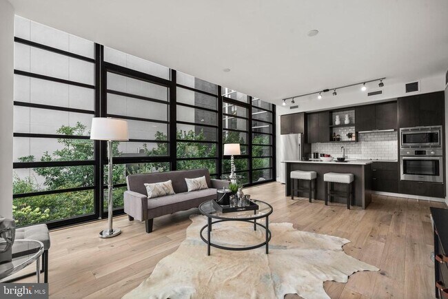 Building Photo - 1300 4th St SE