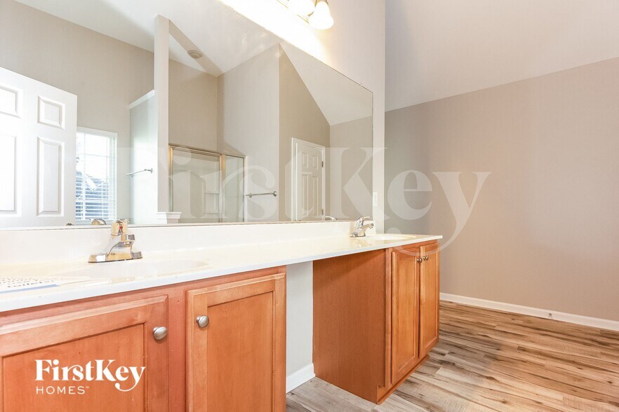 Building Photo - 8524 Ridgeline Ln