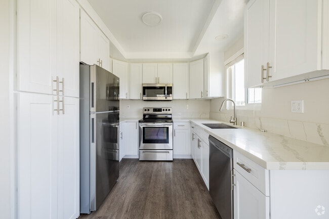 2BR, 2BA - 1,250SF - Kitchen - Martel Royale