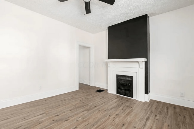 Building Photo - 975-977 Miller Ave