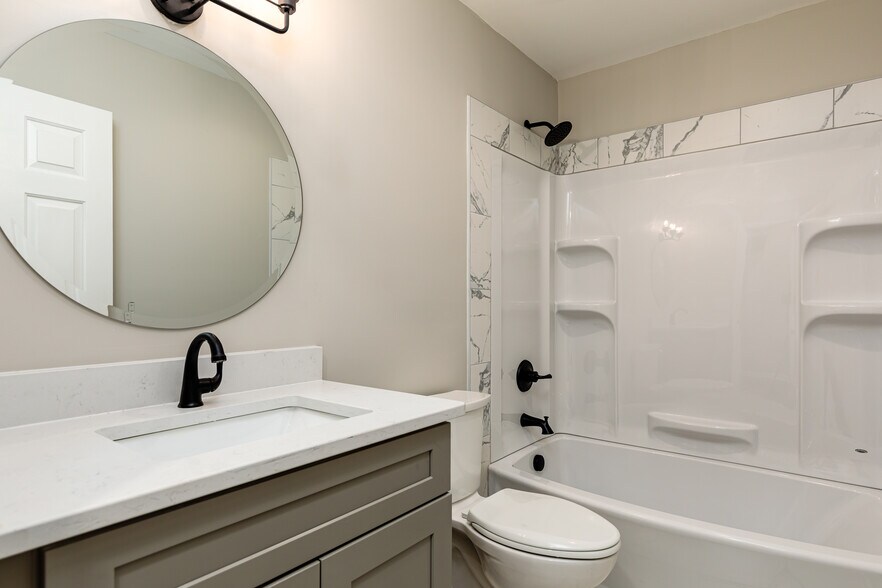Building Photo - 1635 Longleaf Dr E
