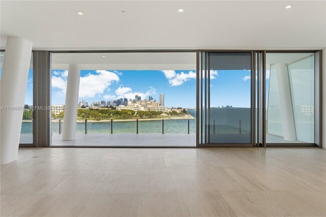 Building Photo - 5 Grove Isle Dr