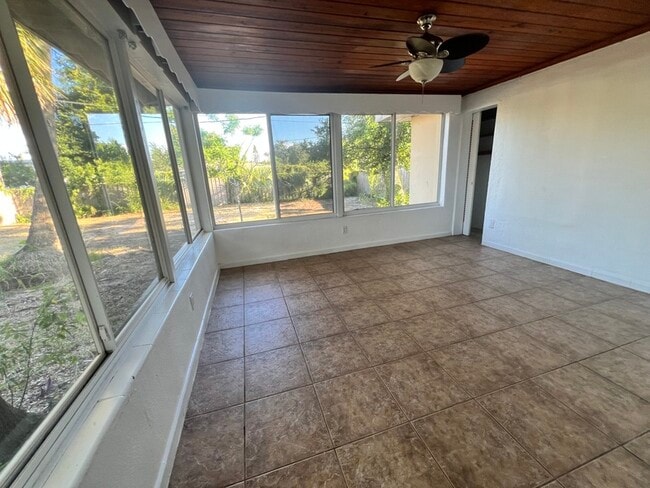 Building Photo - 3700 Corrine Dr