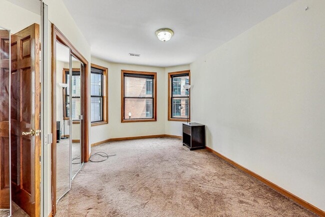 Building Photo - 838 N State St