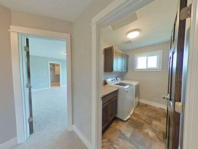 Building Photo - Stunning 3-bedroom, 2.5-bathroom condo with attached 2 stall garage!