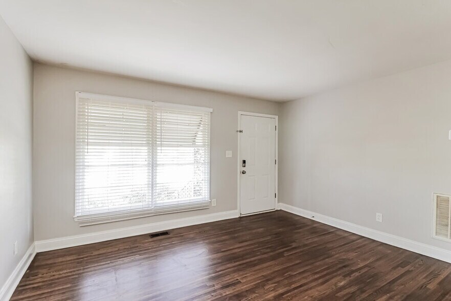 Building Photo - 3800 Seaman Dr