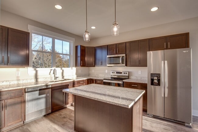 Building Photo - Townhome For Lease