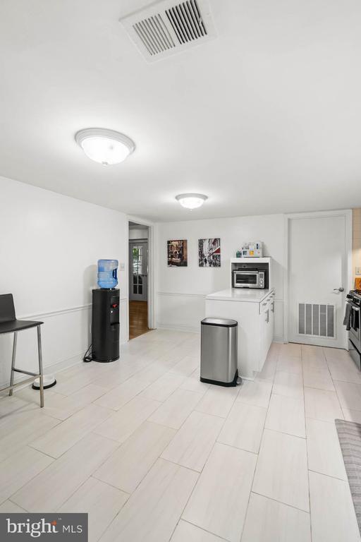 Building Photo - 5801 Devonshire Dr