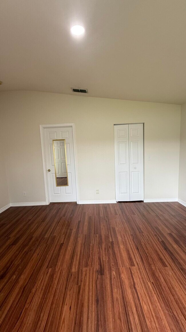 Building Photo - 2131 Newport Isles Blvd