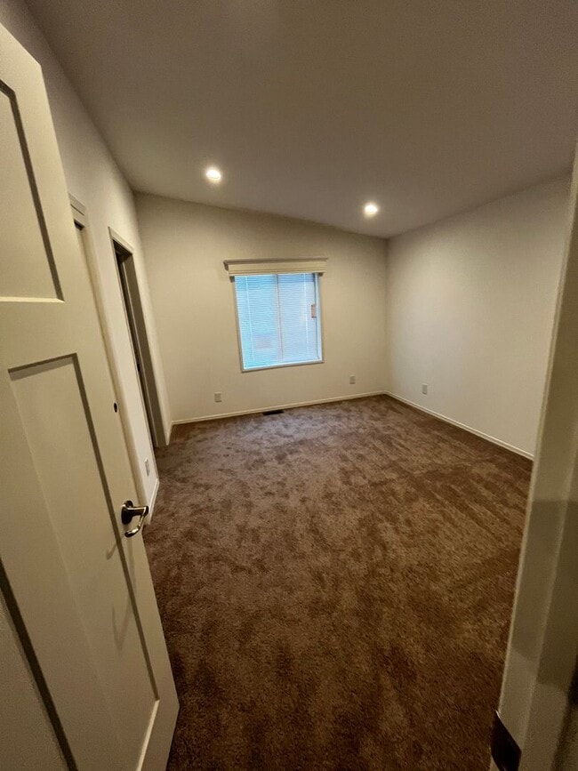 Building Photo - Beautifully Kept Newly Constructed Manufactured Home 3bed/2bath