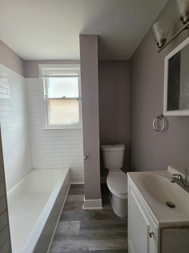 Building Photo - 309 E 120th Pl