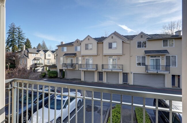 Building Photo - Luxury 2BR 2.5BA Townhouse Style Condo @ Lochshire on Forbes Creek