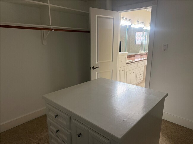 Building Photo - 332 Asbury St