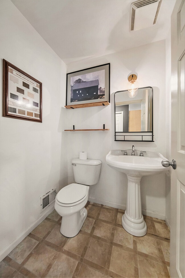 Building Photo - 403 Pembroke-