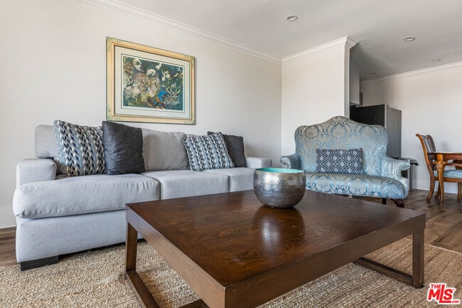 Building Photo - 5215 Balboa Blvd