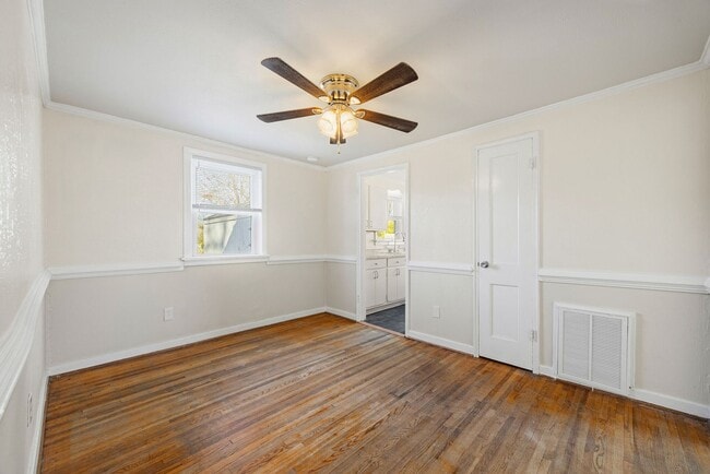 Building Photo - Charming 3 Bedroom Rancher in Lakeside