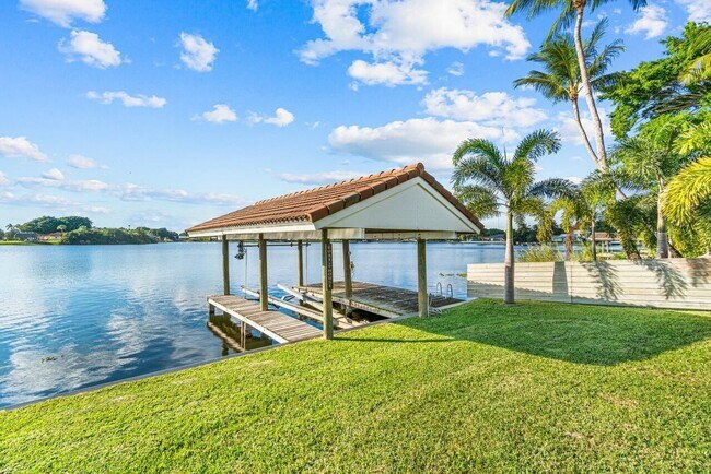 Building Photo - 25 NW 24th Ct