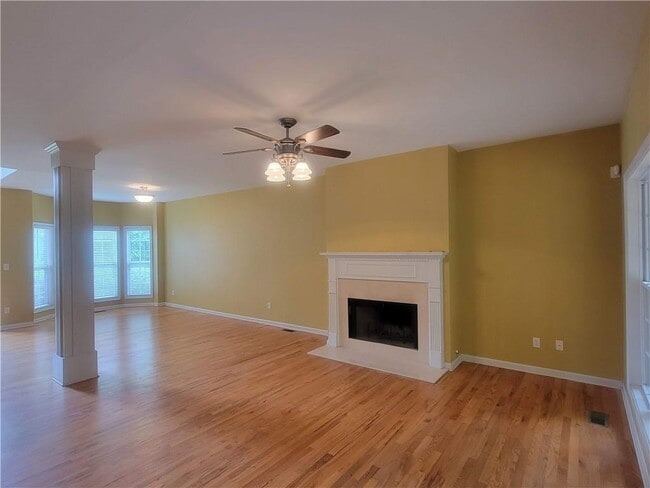 Building Photo - 5555 Holly Springs Dr