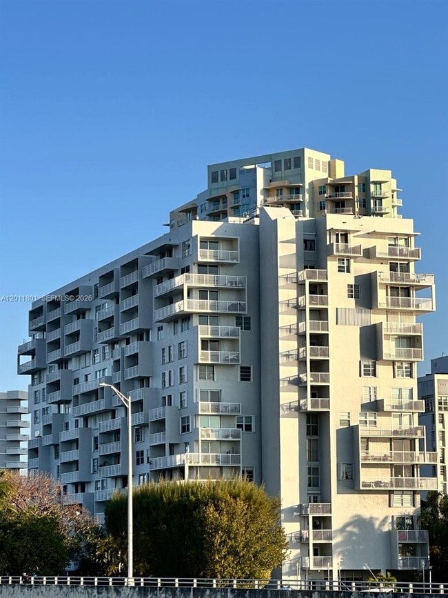 Building Photo - 150 SE 25th Rd