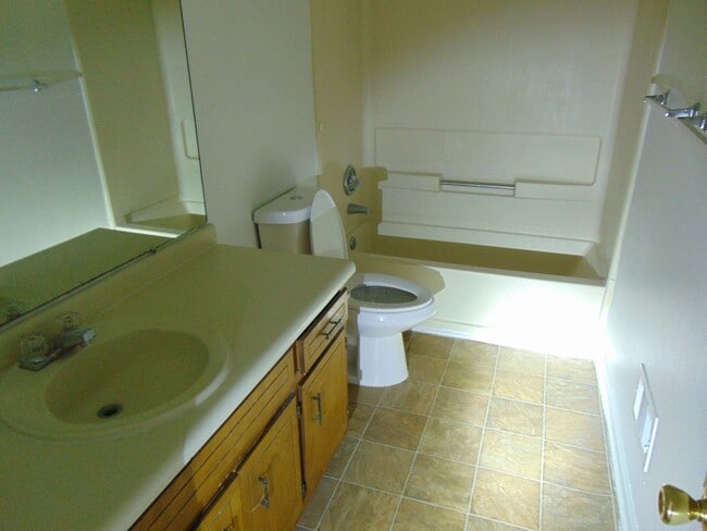 Building Photo - 1750 Southgate Ln SE