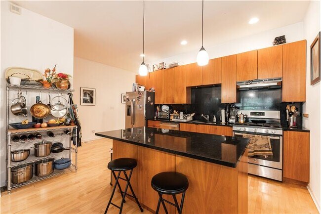 Building Photo - 1407 N Wicker Park Ave