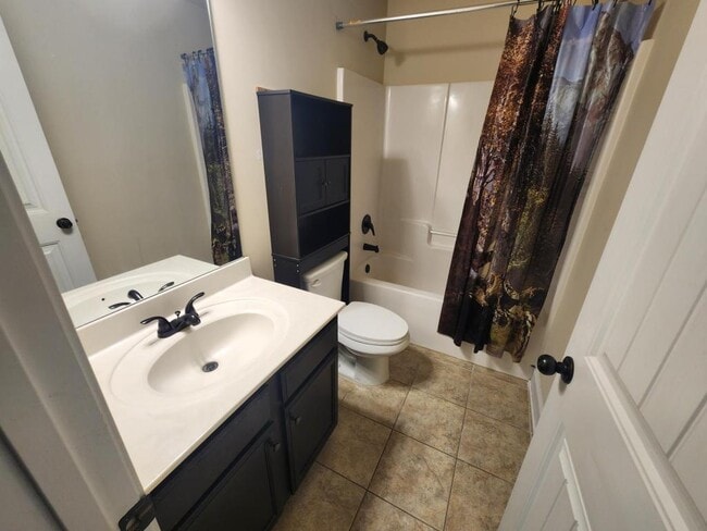 Building Photo - 2740 Blake Towers Ln