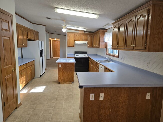 Building Photo - New Listing!!