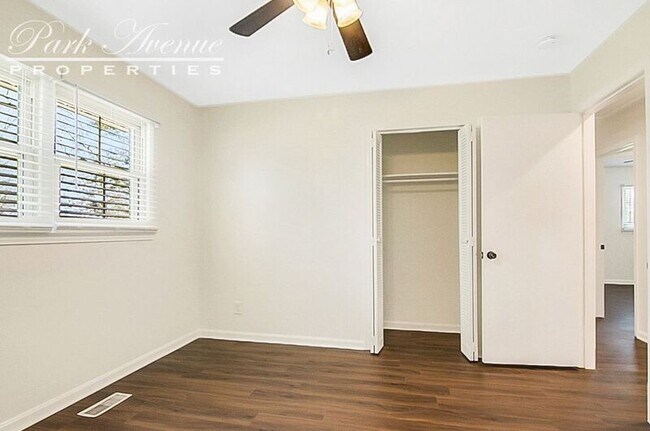 Building Photo - 232 Sandlewood Dr