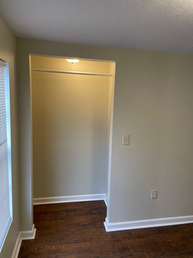 Building Photo - 3/1 House in Kingston $995