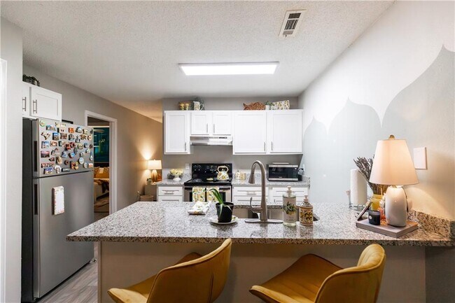 Building Photo - 1960 Wilkins Pl