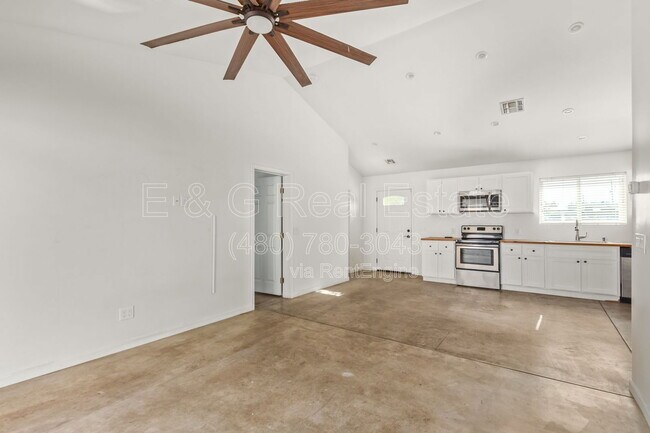 Building Photo - 505 N 16th Ave