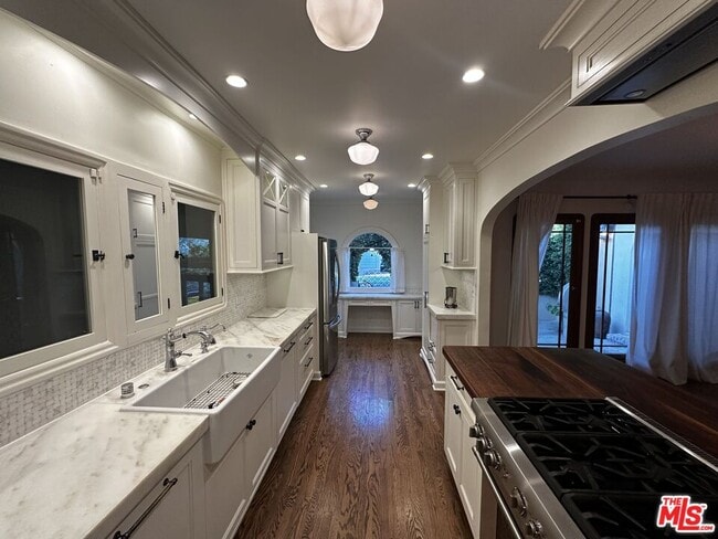 Building Photo - 2012 Manning Ave